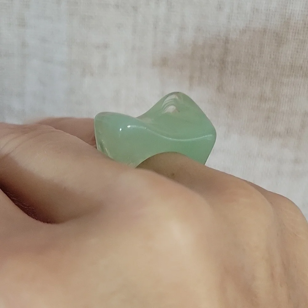 FUNKY GREEN ACRYLIC EARRINGS RINGS 4-PIECE SET - Picture 4 of 8
